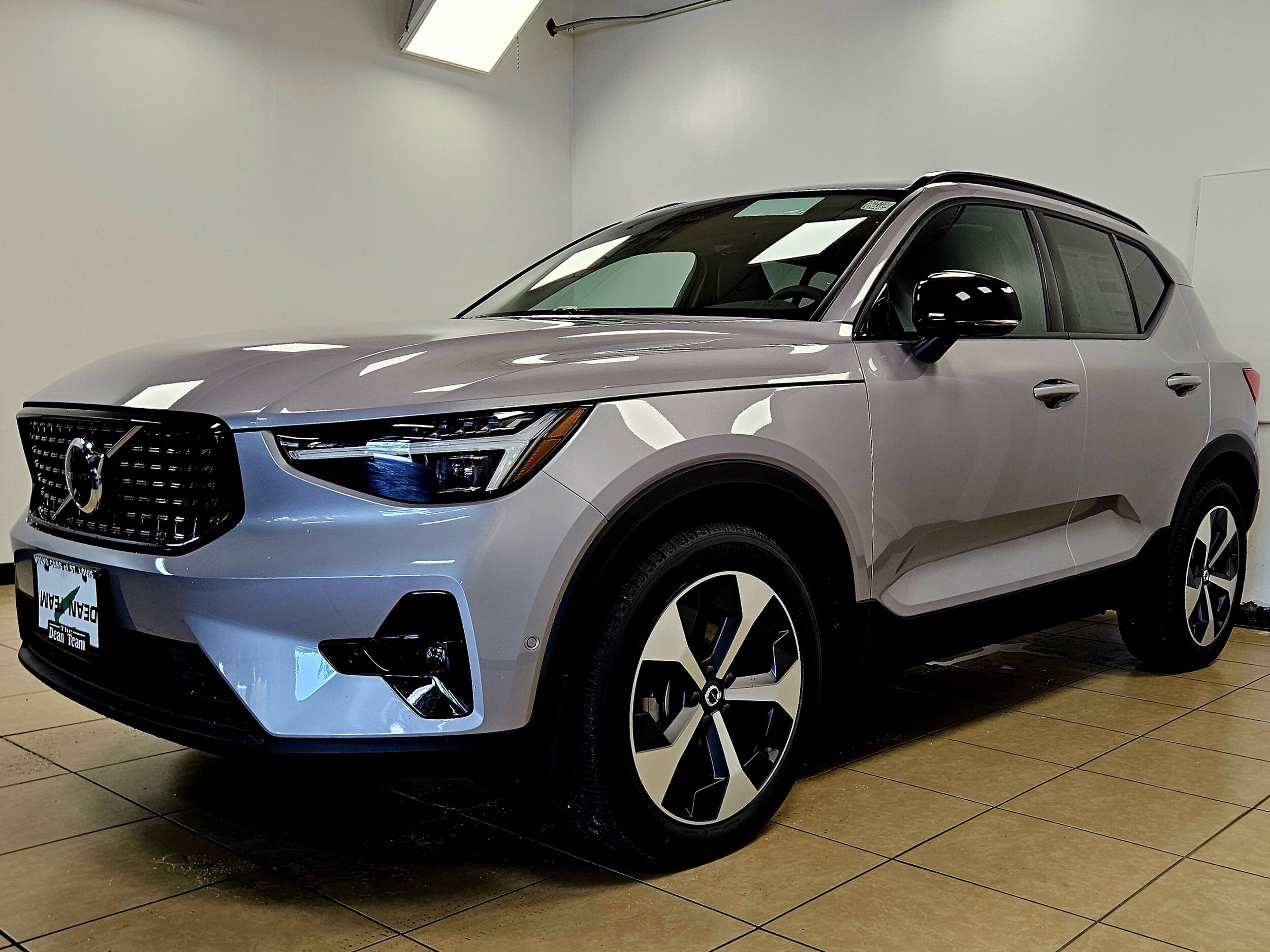 2026 Volvo XC40 Plus photo 3