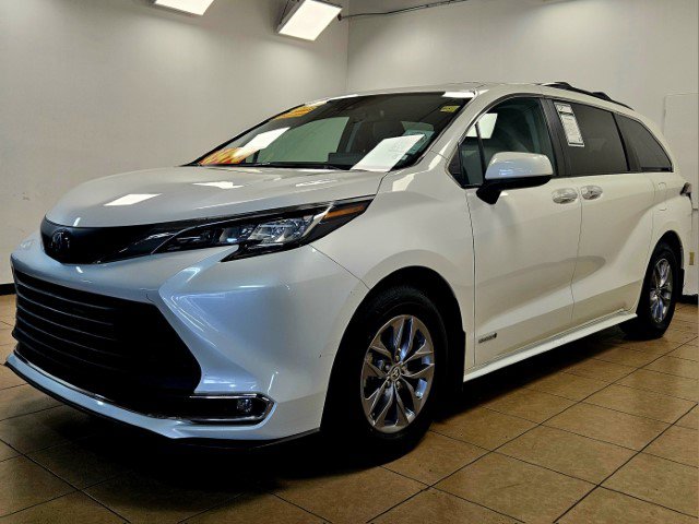 Used 2021 Toyota Sienna XLE with VIN 5TDJSKFCXMS022277 for sale in Saint Louis, MO