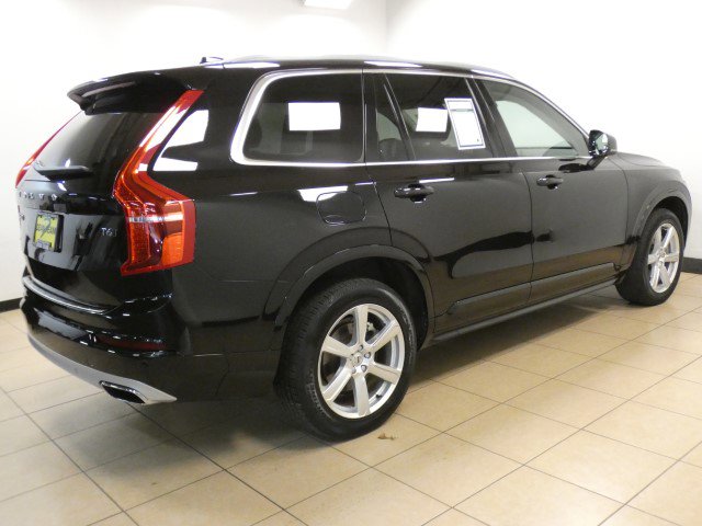 2021 Volvo XC90 Momentum photo 4