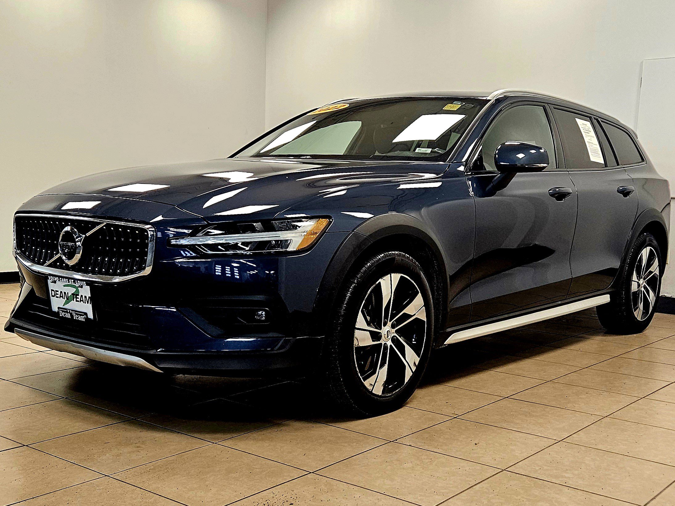 2022 Volvo V60 Cross Country T5 AWD photo 2