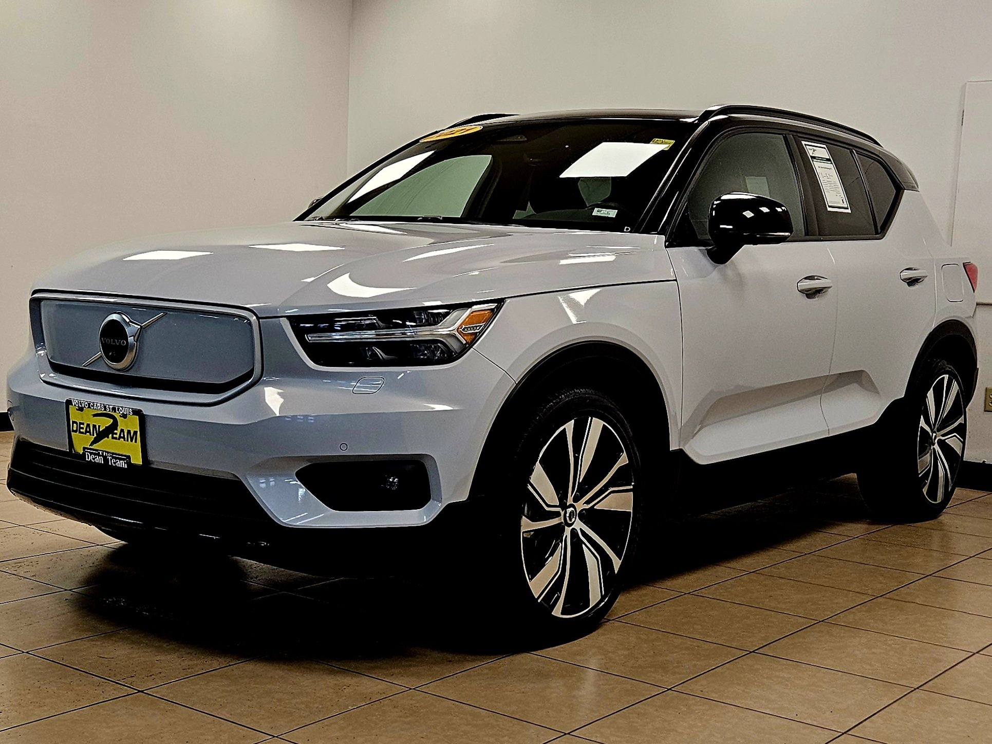 Used 2021 Volvo XC40 Recharge with VIN YV4ED3UR0M2462005 for sale in St. Louis, MO