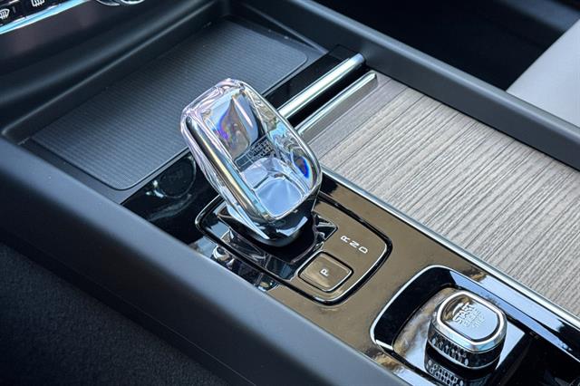 2026 Volvo XC60 Plus - Photo 24