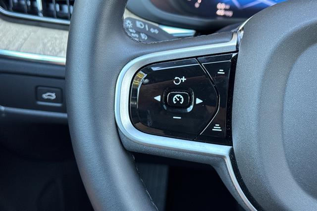 2026 Volvo XC60 Plus - Photo 27