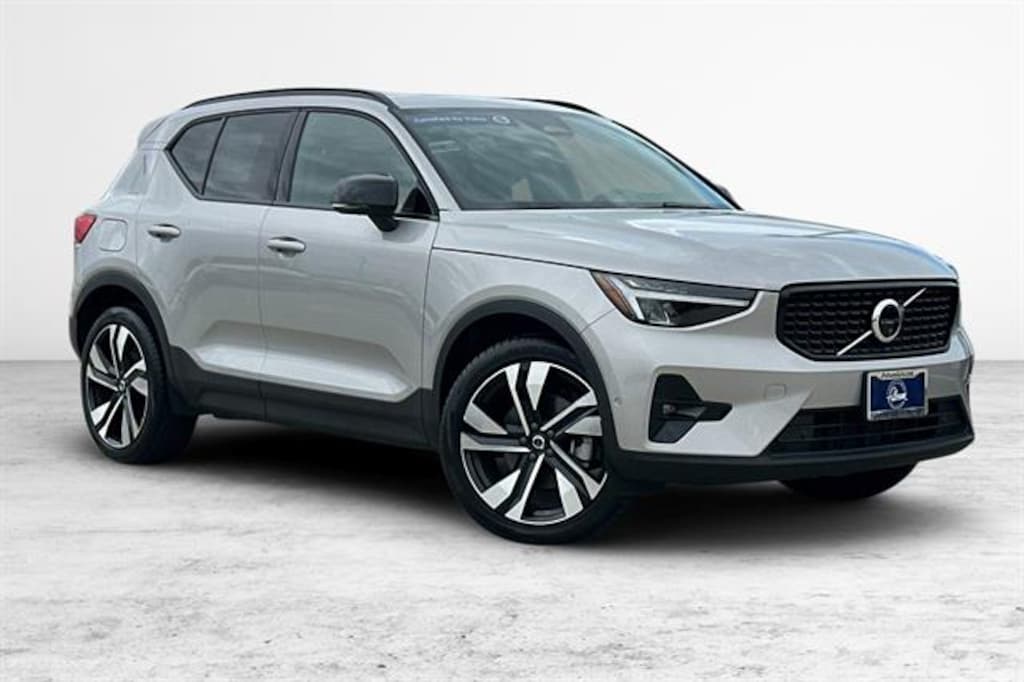 Certified 2025 Volvo XC40 B5 Plus Dark Theme SUV