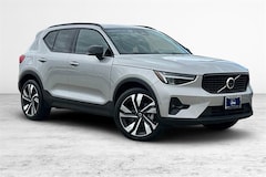 2025 Volvo XC40 B5 Plus Dark Theme SUV