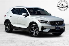 2025 Volvo XC40 B5 Core Bright Theme SUV in Burlingame, CA