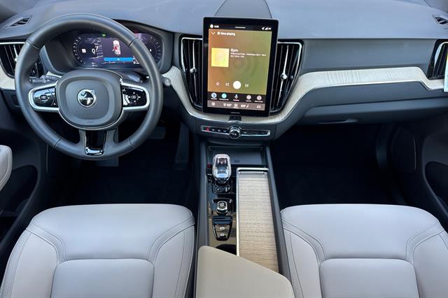 2026 Volvo XC60 Plus - Photo 14