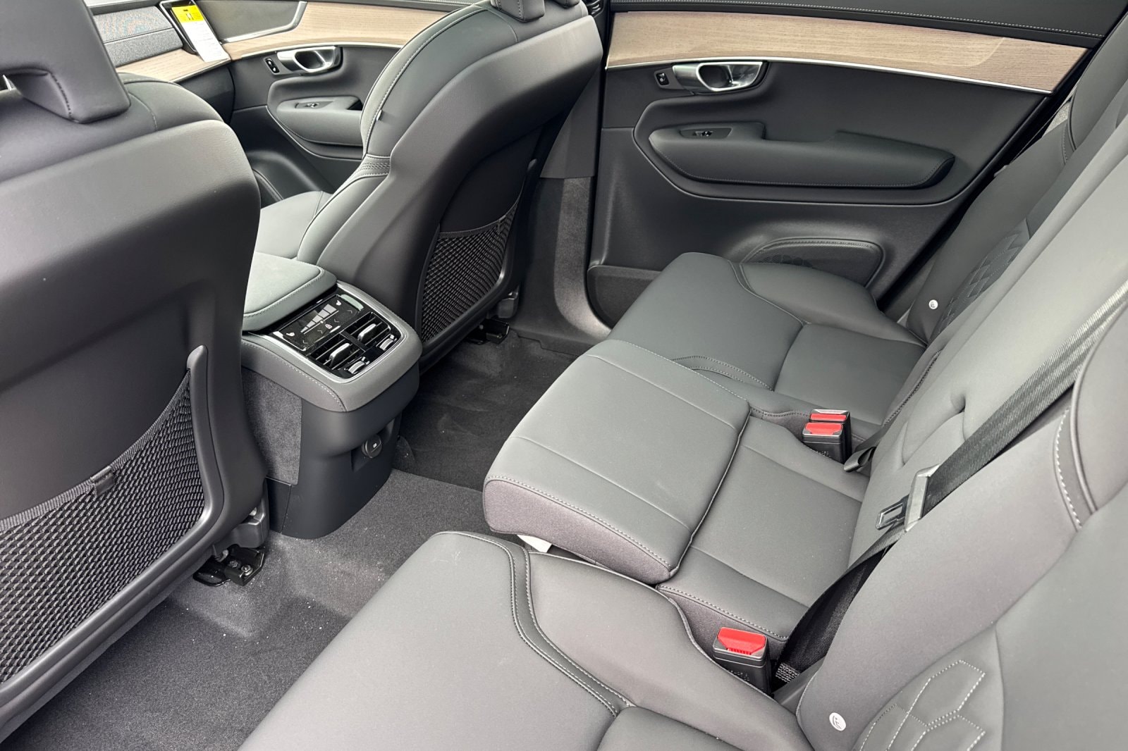 2026 Volvo XC90 Plus - Photo 11