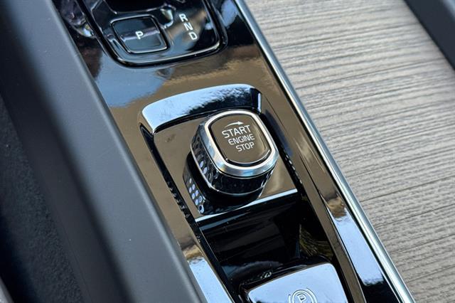 2026 Volvo XC60 Plus - Photo 25