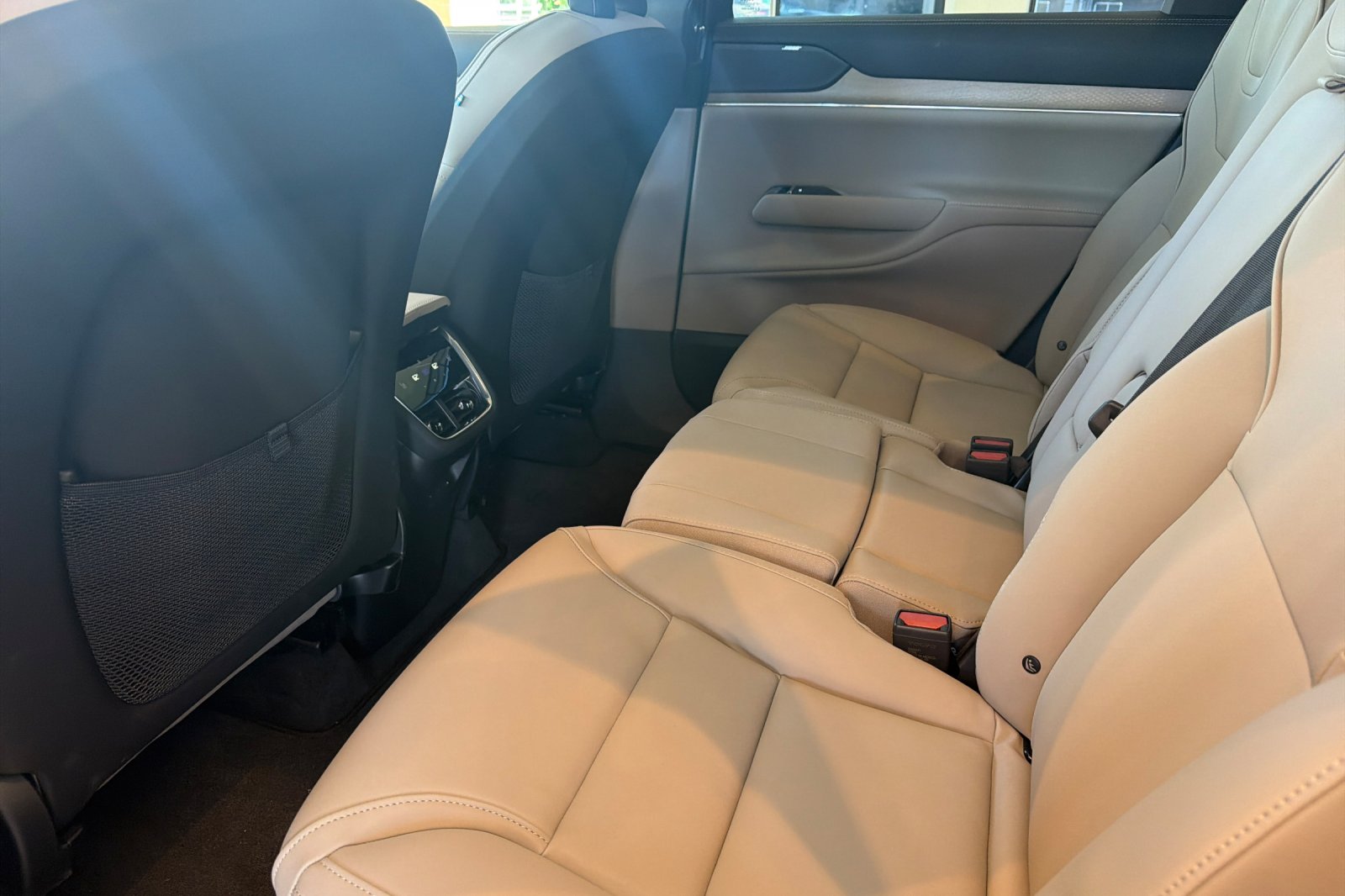 2026 Volvo EX90 Plus - Photo 11