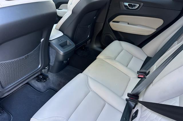 2026 Volvo XC60 Plus - Photo 12