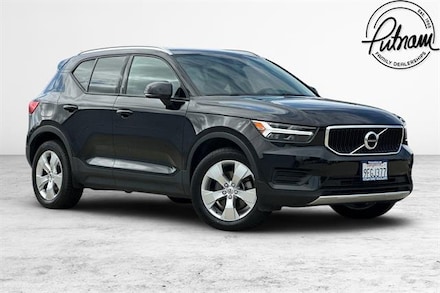 2022 Volvo XC40 T5 Momentum SUV