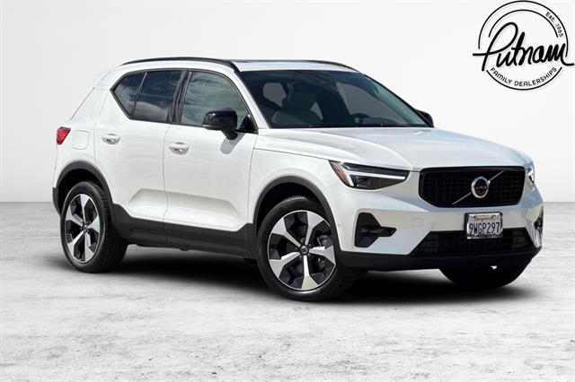 2026 Volvo XC40 B5 Plus Dark AWD's photo