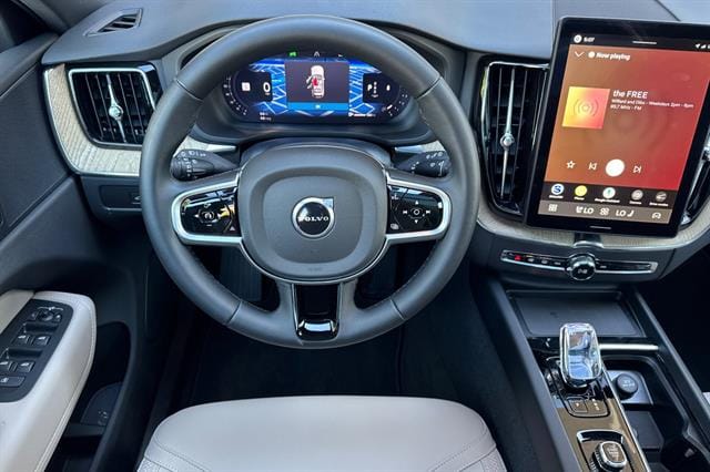 2026 Volvo XC60 Plus - Photo 15