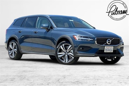 2026 Volvo V60 Cross Country B5 Plus Wagon