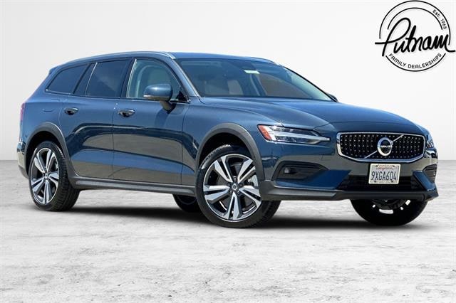2026 Volvo V60 Cross Country B5 Plus Wagon