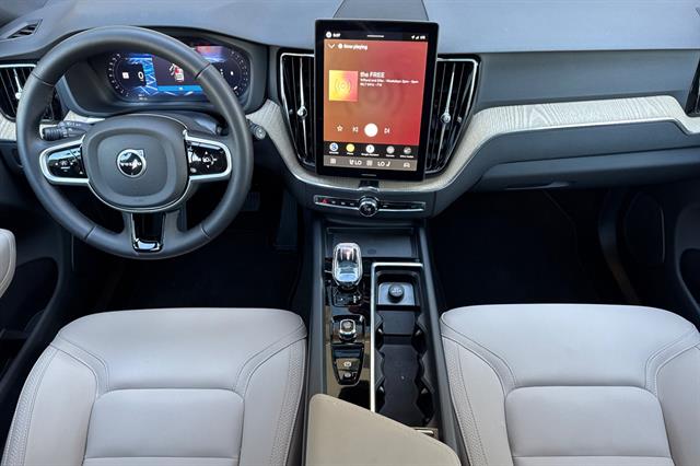 2026 Volvo XC60 Plus - Photo 14