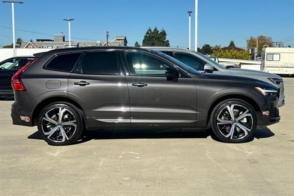 Certified 2023 Volvo XC60 Recharge Plug-In Hybrid Recharge Ultimate Dark Theme SUV