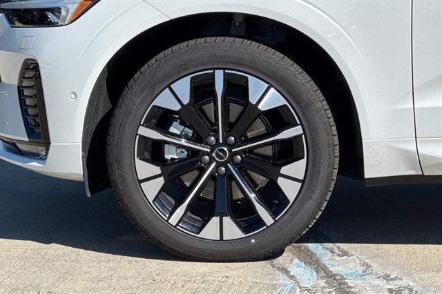 2026 Volvo XC60 Plus - Photo 32
