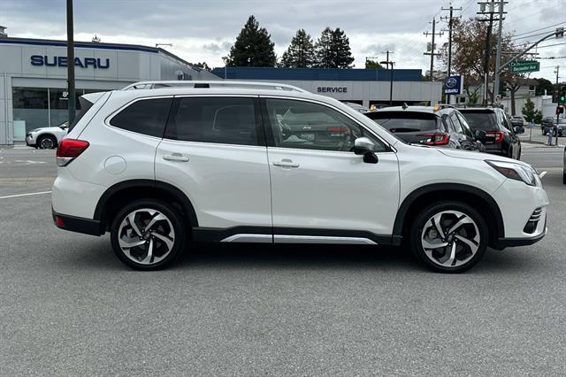 2023 Subaru Forester Touring photo 2