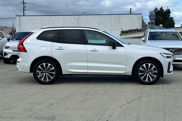 2024 Volvo XC60 B5 Plus photo 2