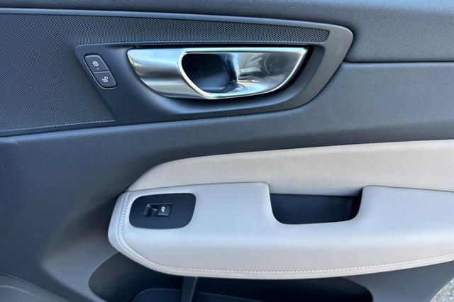 2026 Volvo XC60 Plus - Photo 19