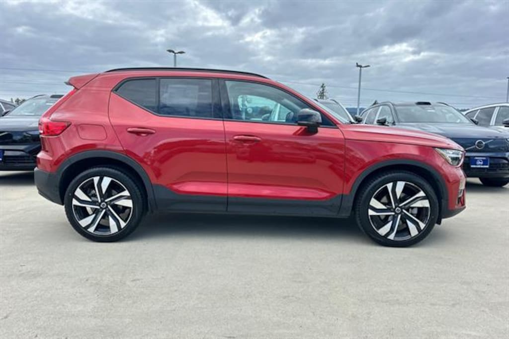 Certified 2023 Volvo XC40 B5 Ultimate Dark Theme SUV