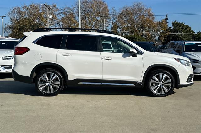 2022 Subaru Ascent Limited photo 2