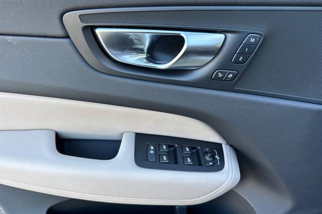 2026 Volvo XC60 Plus - Photo 10