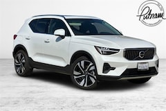 2025 Volvo XC40 B5 Ultra Bright Theme SUV