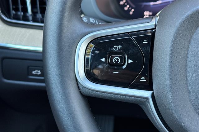 2026 Volvo XC60 Plus - Photo 27
