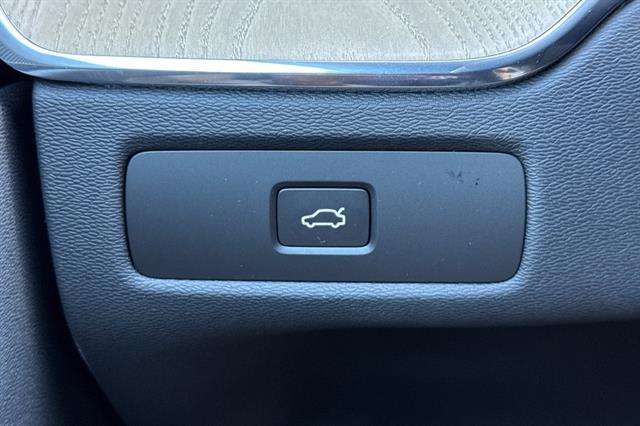 2026 Volvo XC60 Plus - Photo 31