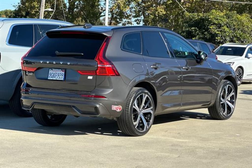 Certified 2023 Volvo XC60 Recharge Plug-In Hybrid Recharge Ultimate Dark Theme SUV