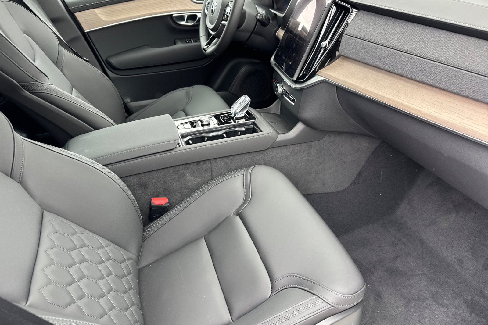 2026 Volvo XC90 Plus - Photo 16