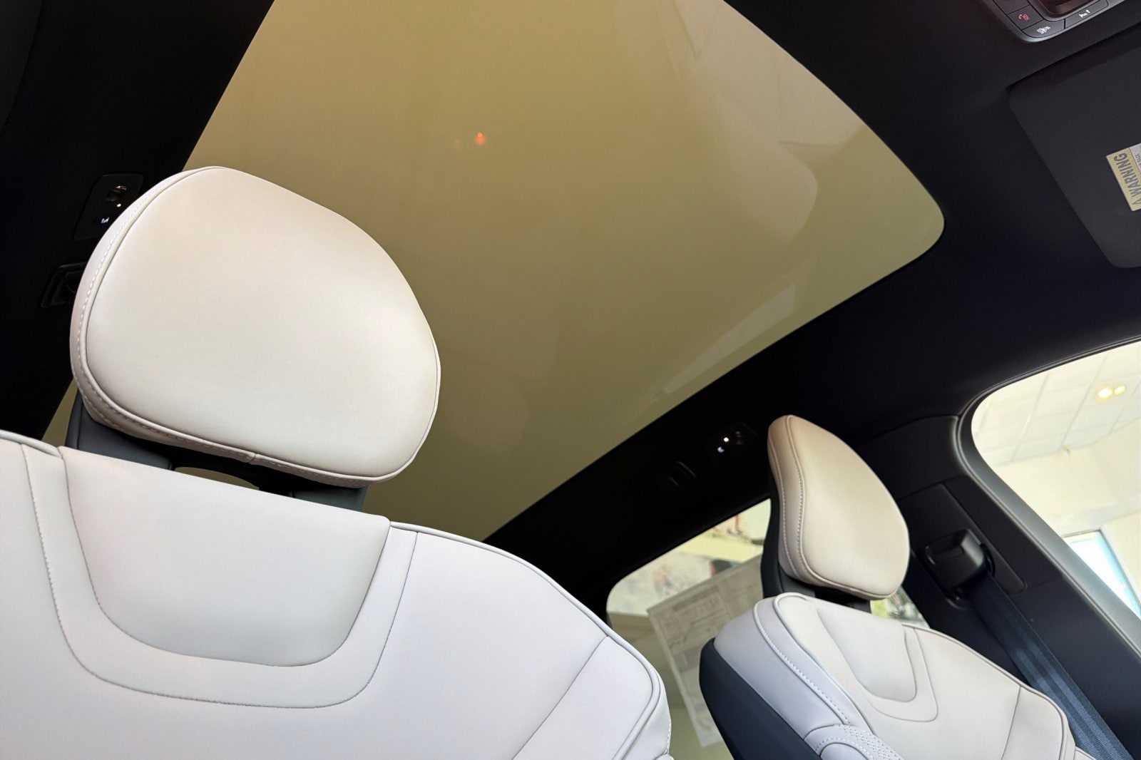 2026 Volvo EX90 Plus - Photo 17