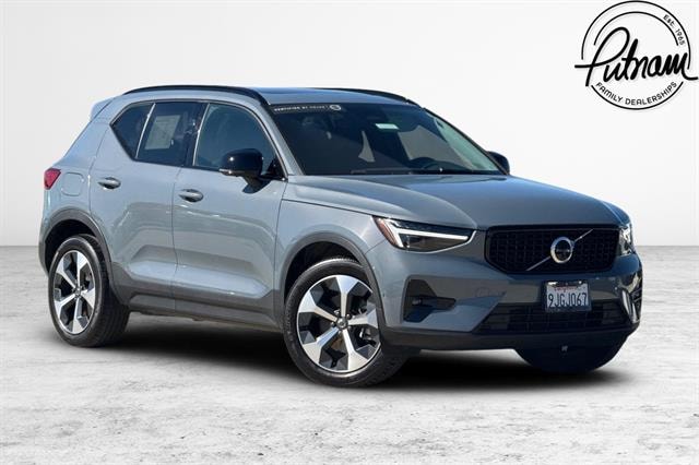2023 Volvo XC40 B5 Ultimate Dark Theme SUV