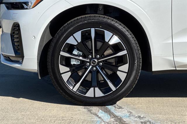 2026 Volvo XC60 Plus - Photo 32