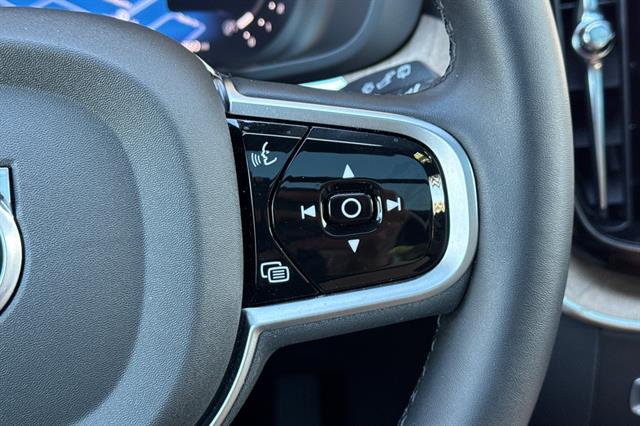 2026 Volvo XC60 Plus - Photo 28