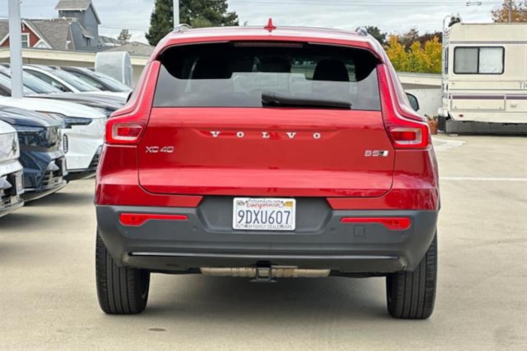 Certified 2023 Volvo XC40 B5 Ultimate Dark Theme SUV