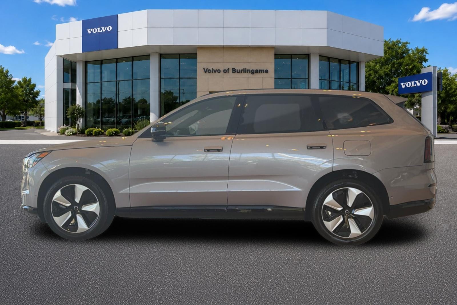 2026 Volvo EX90 Plus - Photo 6