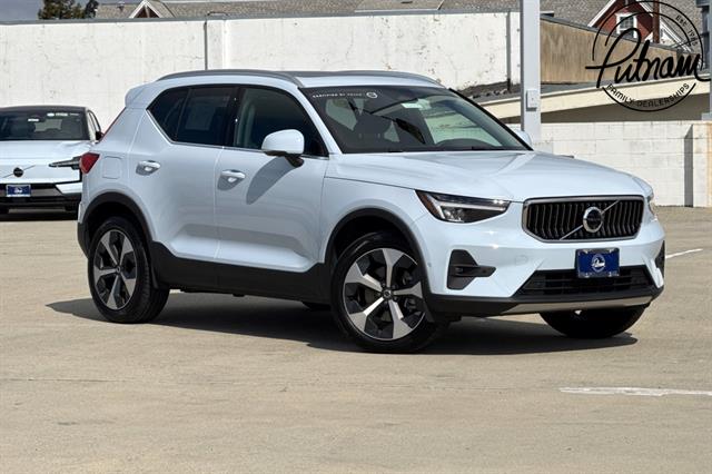2025 Volvo XC40 B5 Plus Bright AWD's photo