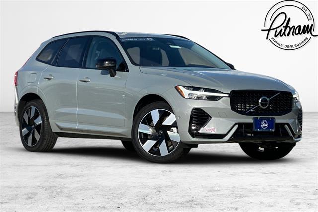2025 Volvo XC60 Plus's photo