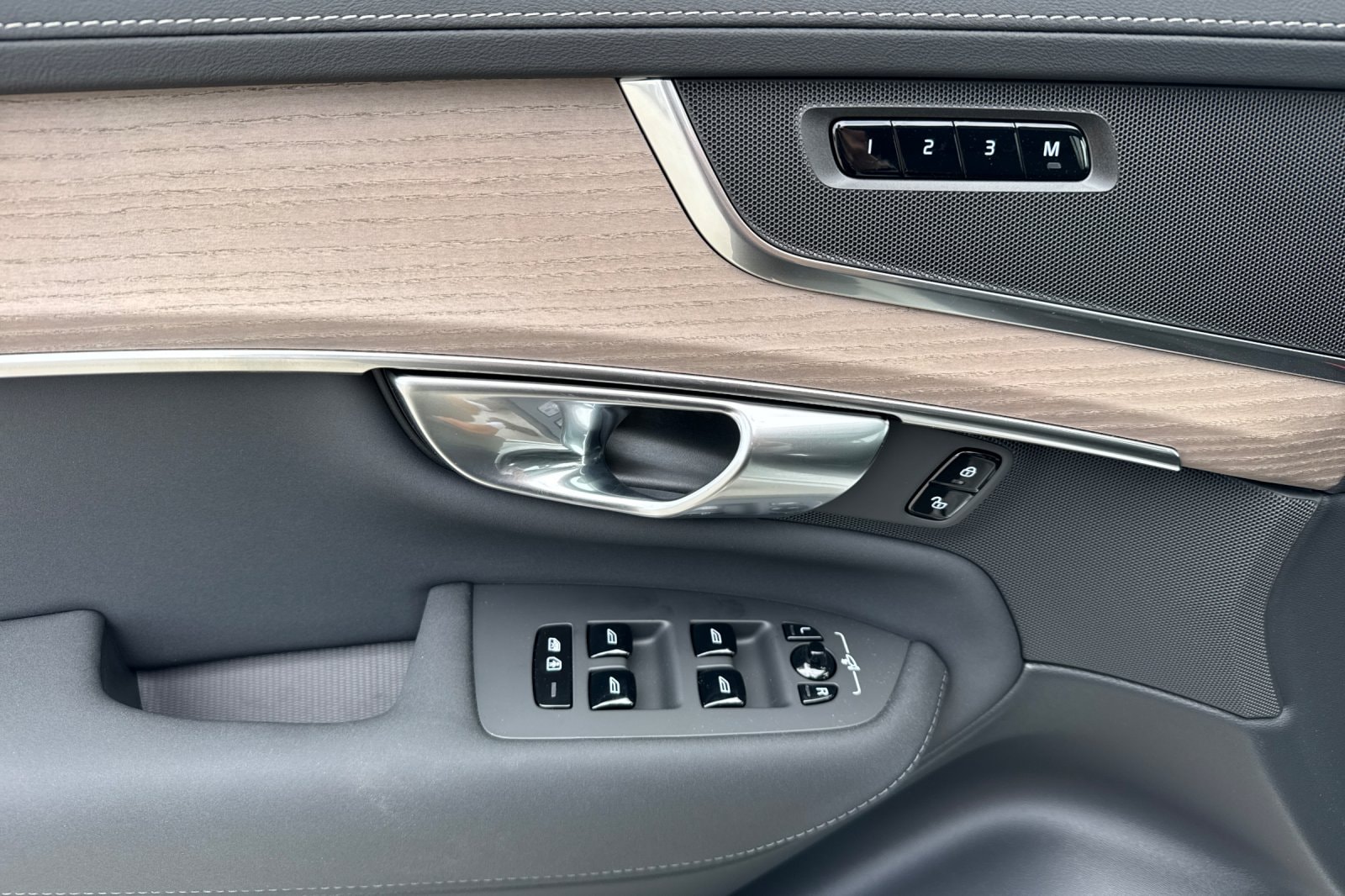 2026 Volvo XC90 Plus - Photo 10