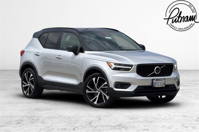 2019 Volvo XC40 T5 R-Design AWD's photo