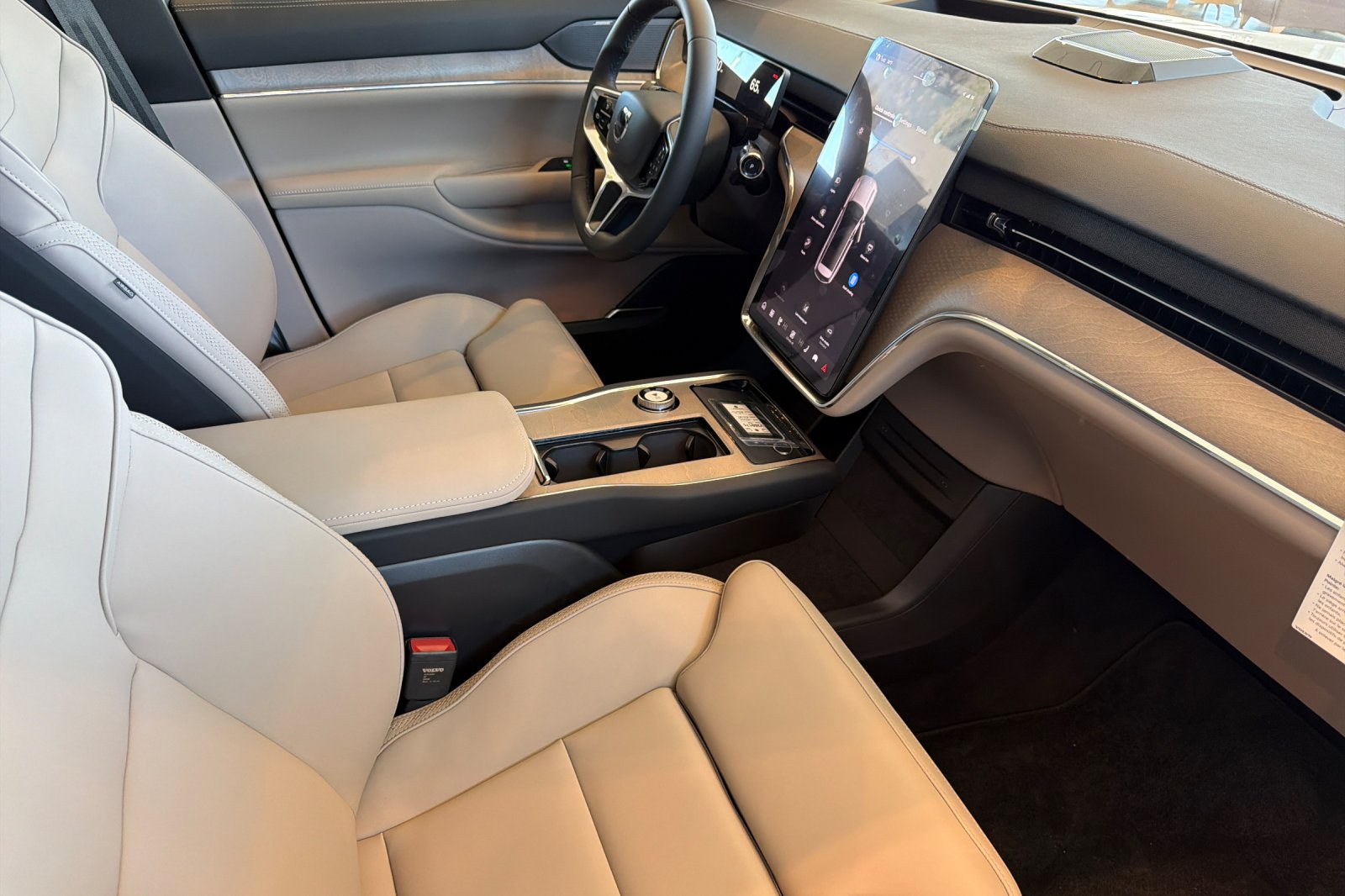 2026 Volvo EX90 Plus - Photo 16