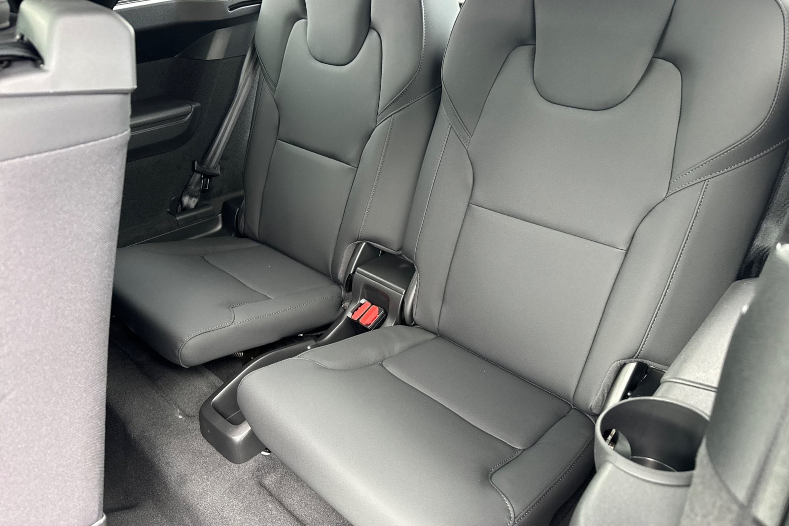 2026 Volvo XC90 Plus - Photo 14