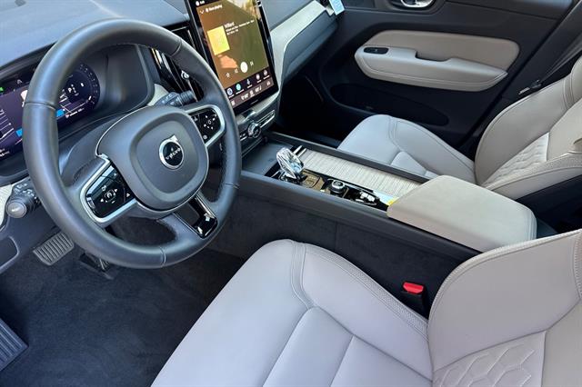 2026 Volvo XC60 Plus - Photo 9