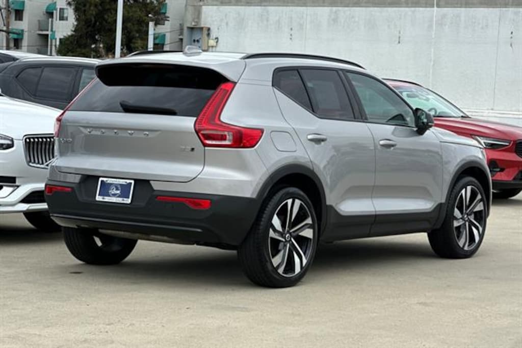 Certified 2025 Volvo XC40 B5 Plus Dark Theme SUV