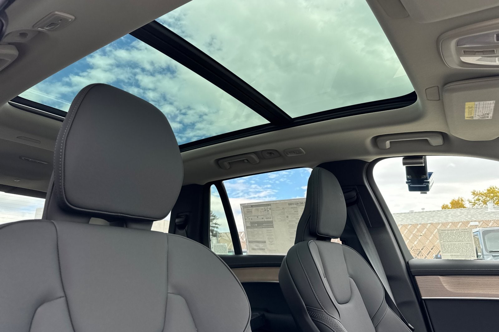 2026 Volvo XC90 Plus - Photo 17