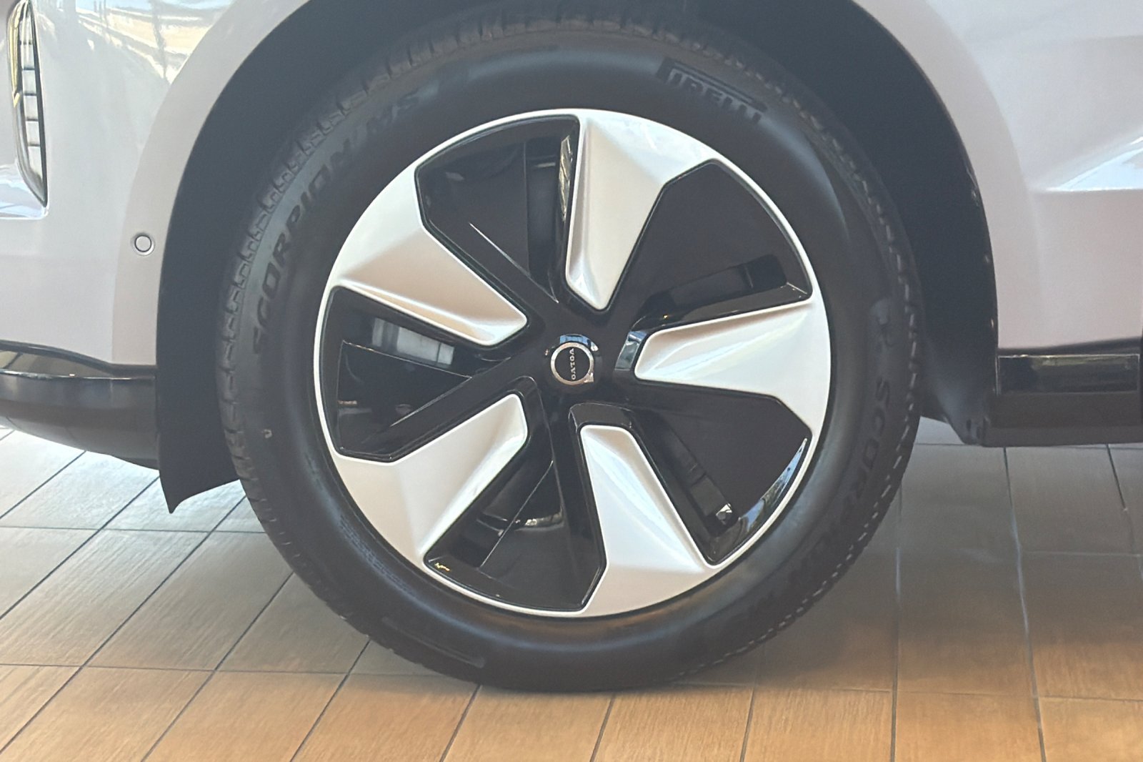 2026 Volvo EX90 Plus - Photo 25